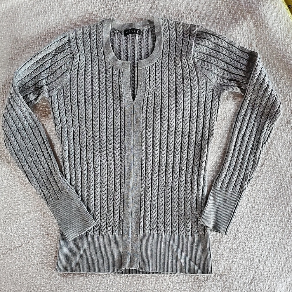 VENUS Light Gray Cable Knit V-notch Neckline Sweater
